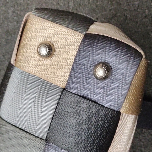 Harveys Safety Belt Crossbody Bag - Picture 8 of 11